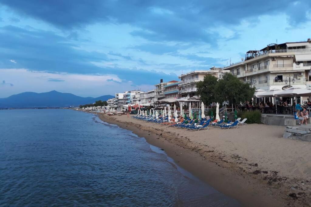 Apartment Next To The Sea Peraía Екстериор снимка