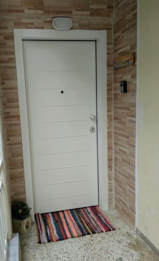 Apartment Next To The Sea Peraía Екстериор снимка